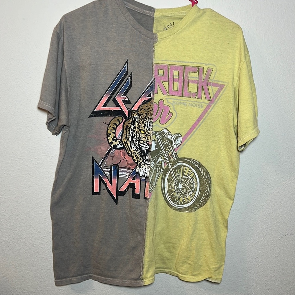 Trust the Universe Split Color Band Tee Shirt Medium